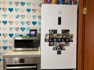 Фотомагниты в виде сердца на холодильнике