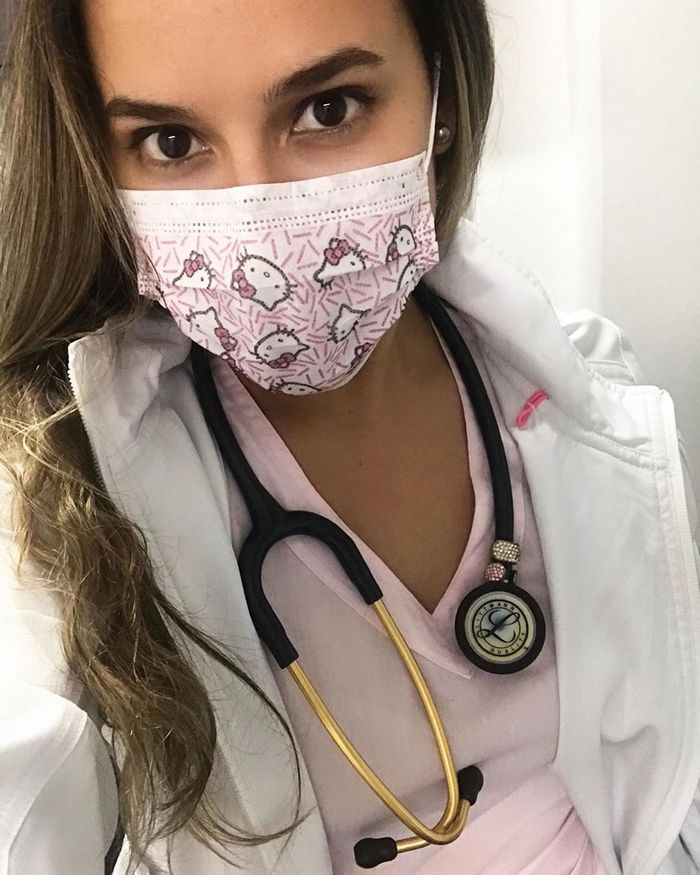 Девушка В Медицинской Маске Фото На Аву