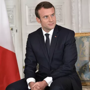 Подушка с президентом Франции Эммануэлем Макроном купить