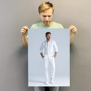 Купить постер (плакат) с Сергеем Лазаревым в фотостудии