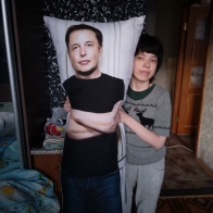 Подушка-обнимашка с Илоном Маском с доставкой по России