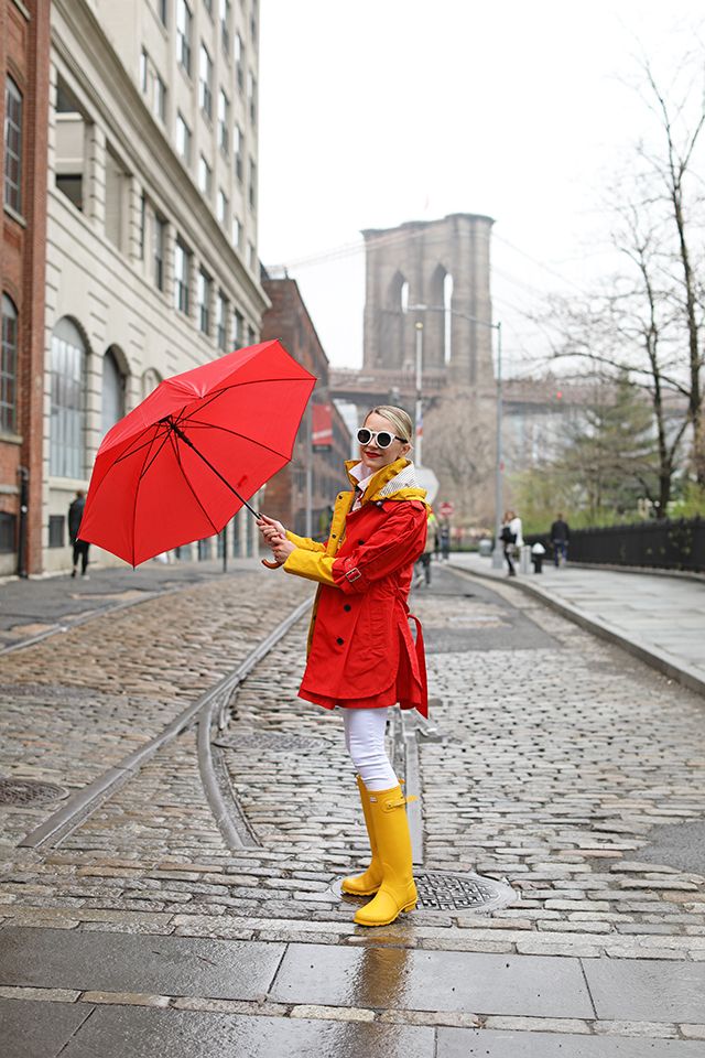 как красиво одеться для фотосессии под дождем