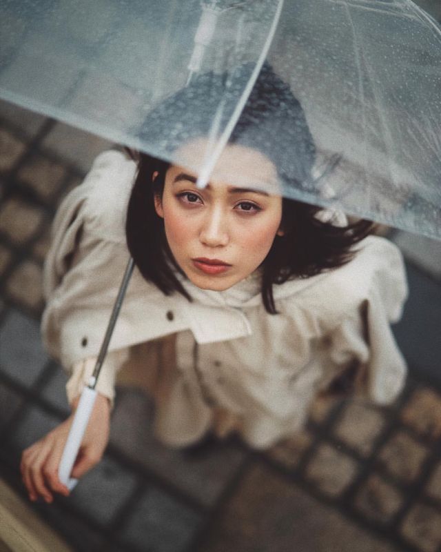 идеи для портретной съемки в дождь с зонтом
